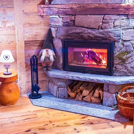Joivy Modern Family Chalet With Stunning Mountain Views Champoluc Exterior foto