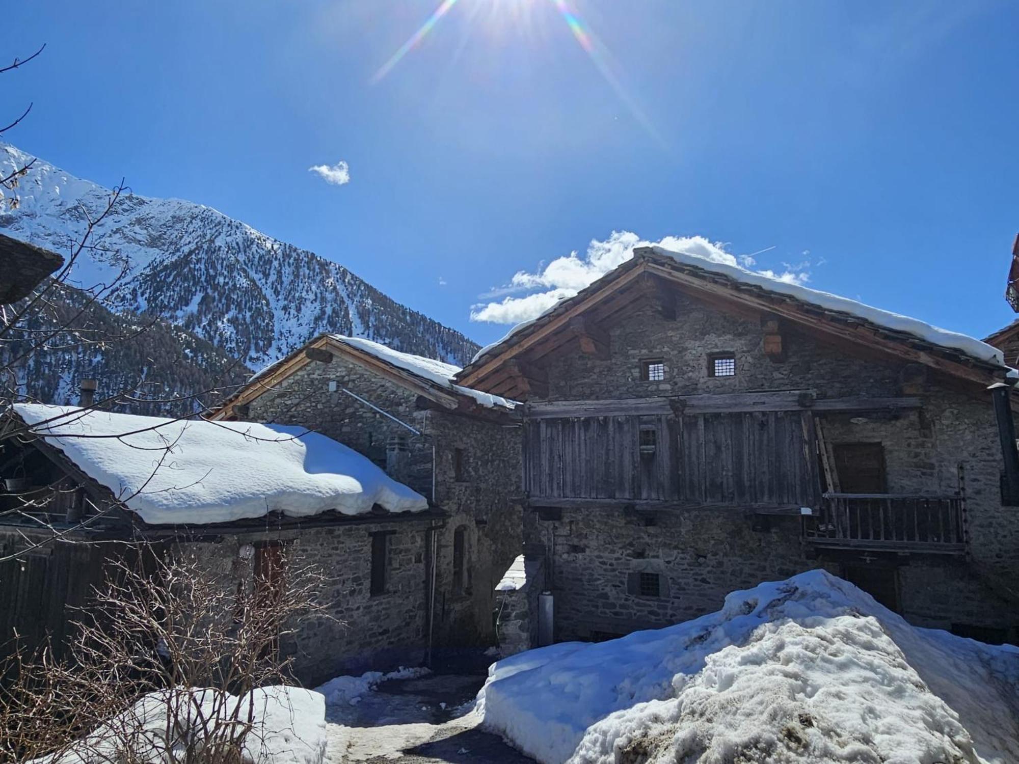 Joivy Modern Family Chalet With Stunning Mountain Views Champoluc Exterior foto